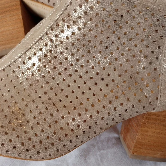 Isola Heels - Picture 10 of 11